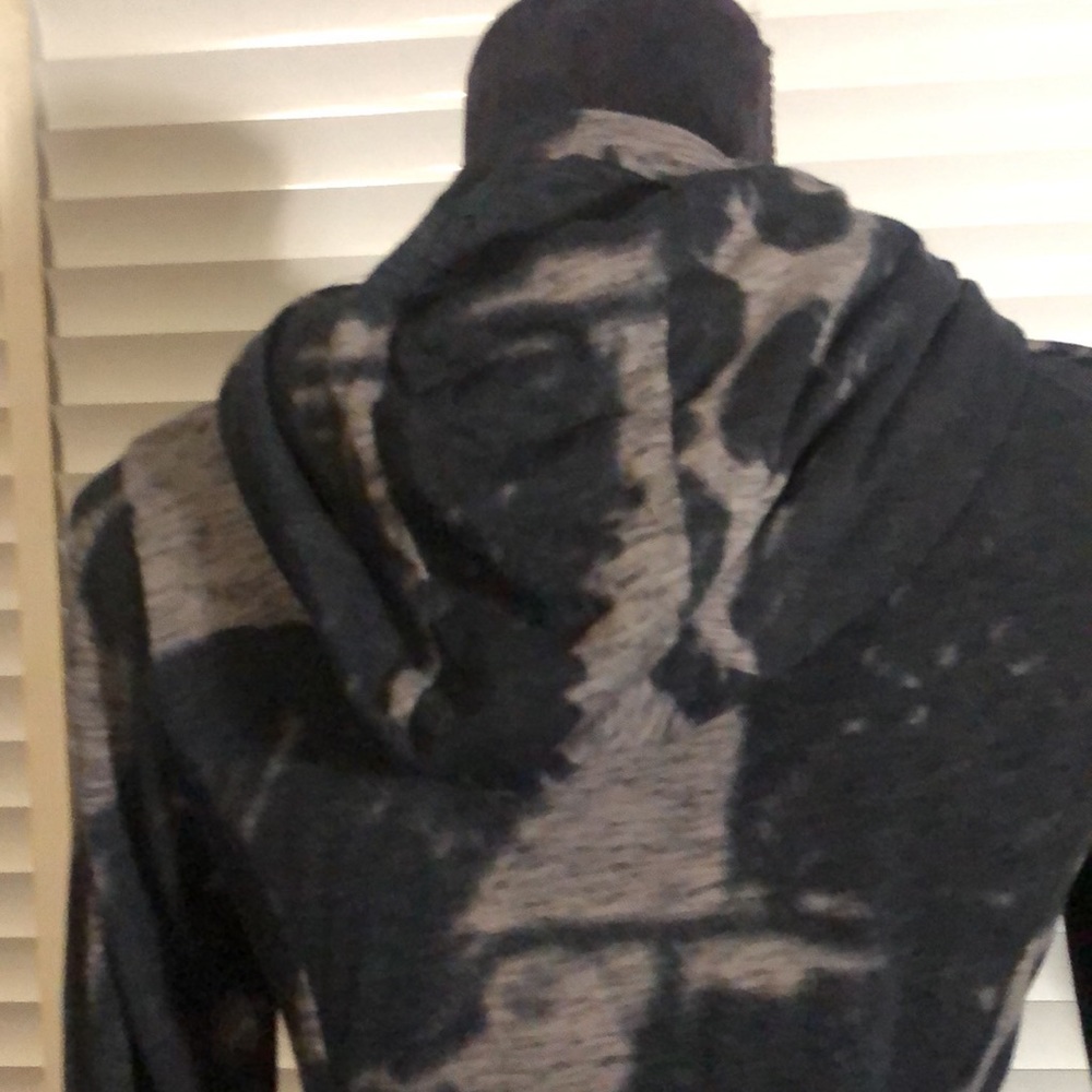 Quirky hoodie with drawstring on the Botton and longer around the back- love ❤️ - Picture 4 of 8